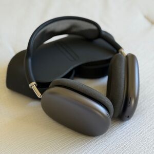 AirPods Pro Max in Space Gray